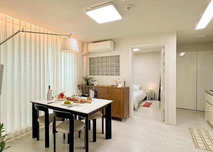 Dongdaemun Hans Dongdaemun 15mins, Seongsu 10mins, Korea Kyunghee Hanyang University, Private 2 Room, Subway Station 10mins